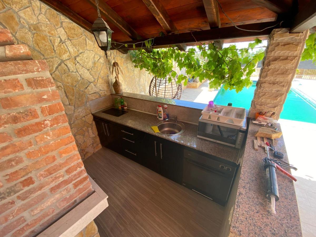 Holiday Home Cerim Trogir Exterior foto