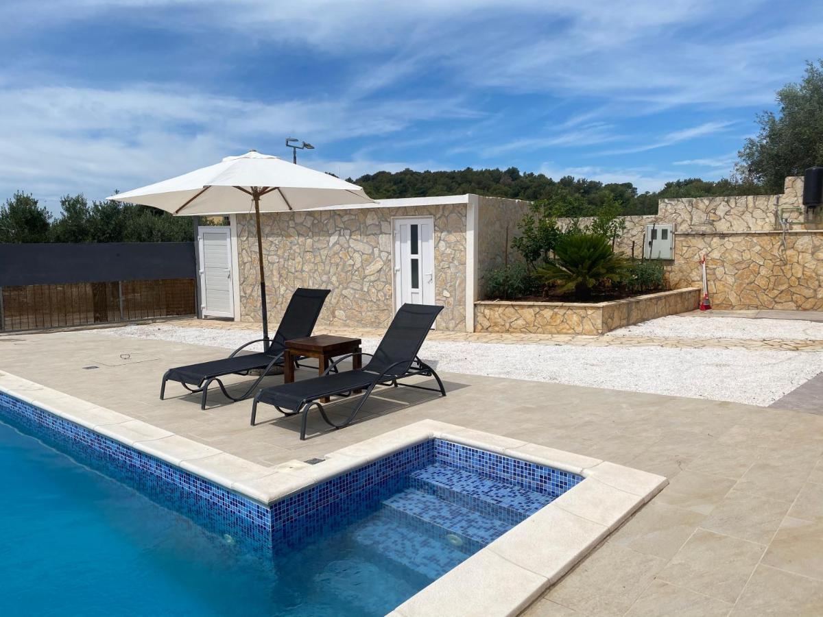 Holiday Home Cerim Trogir Exterior foto