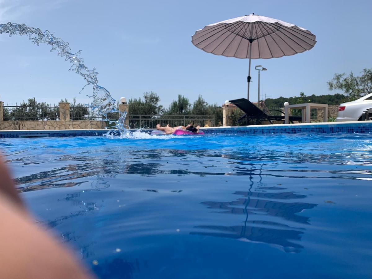 Holiday Home Cerim Trogir Exterior foto