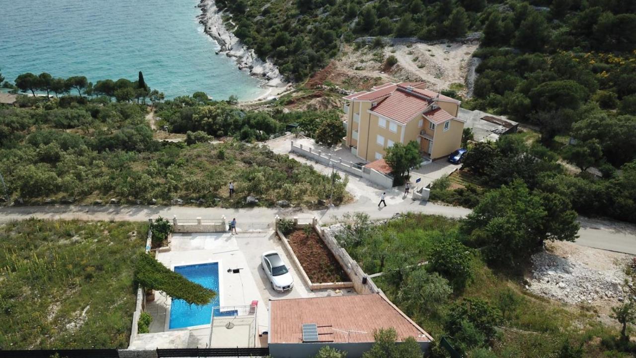 Holiday Home Cerim Trogir Exterior foto